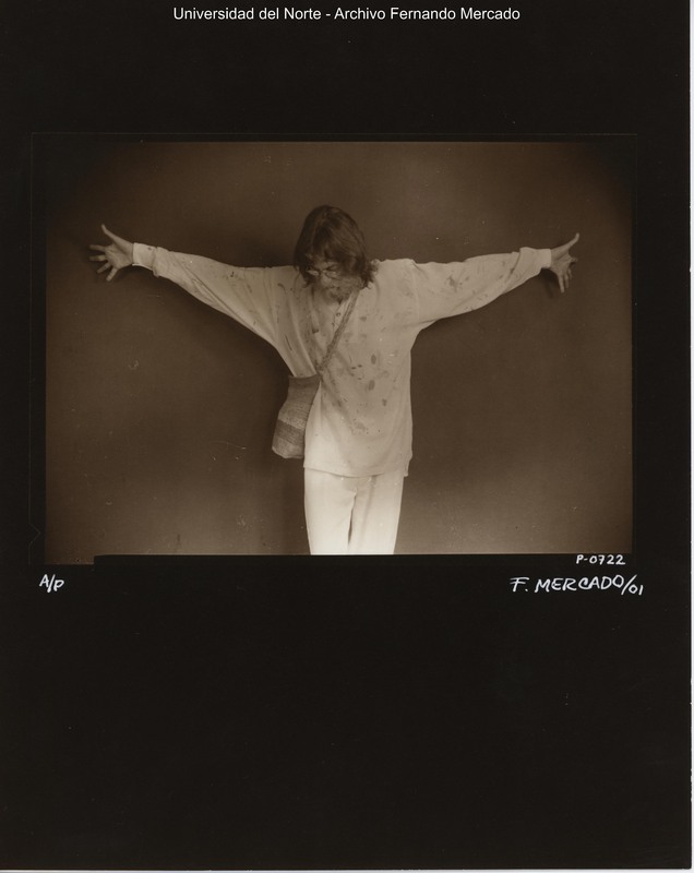 Obra: "Crucificado" Performance del artista<br />
